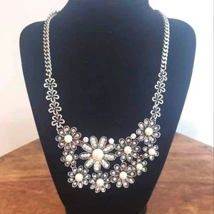 Beautiful Antique look Daisy and Bead necklace